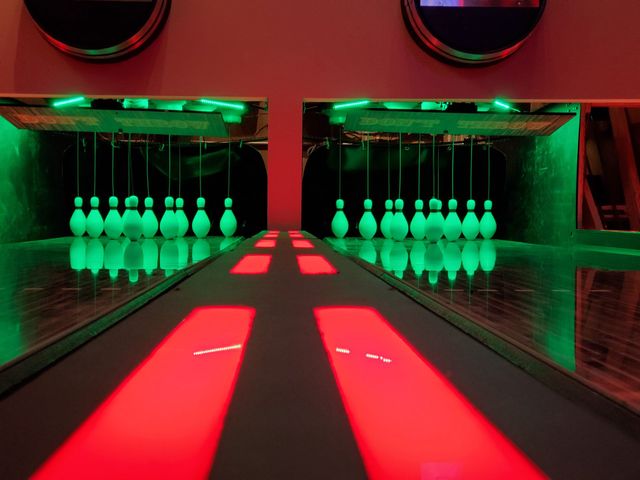 Duck Pin Mini Bowling | Art Attack FEC